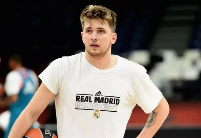 东契奇活该被交易，球队给 11 天时间减肥，他无视球队要求