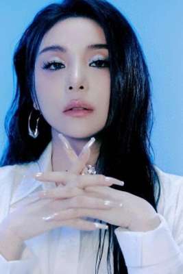 新进社员(韩国知名女星，结婚对象公开，出演过真人秀节目《单身即地狱》)