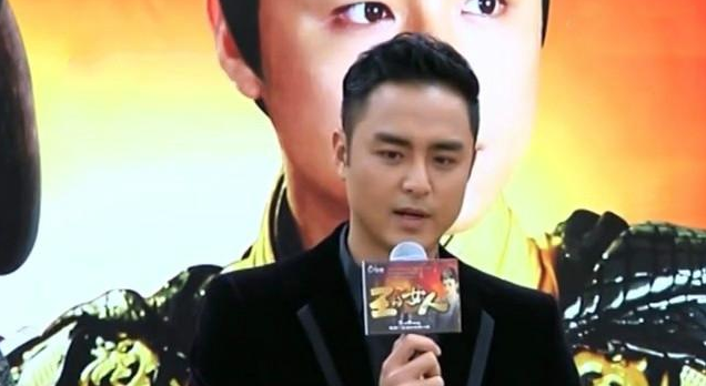 亲哥欠赌债，勒死妻儿自杀，明道内心崩溃背影佝偻，却遭网友谴责