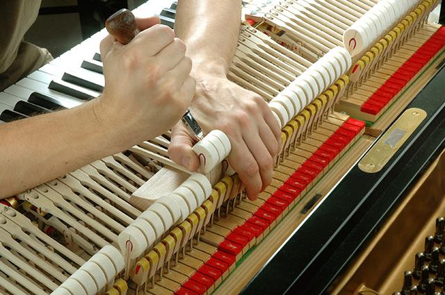 无名小子在厨房里创业做的钢琴 后来成了钢琴代名词