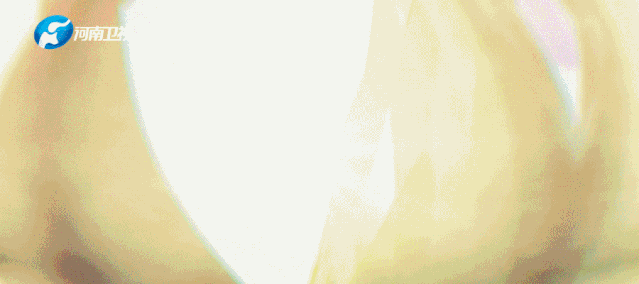 “豆腐西施杨七巧”穿皮裤捉虾，大石坡村上演虾王争霸