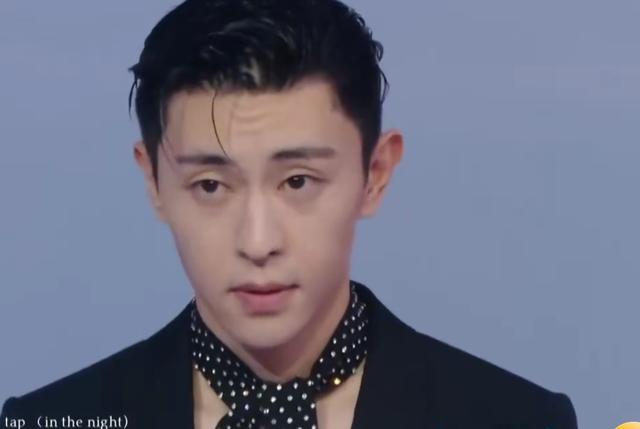 GQ红毯看点：baby怼脸太惊艳，邓伦变油腻男，杨天真成大风受害者