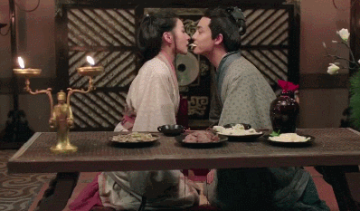 车祸后躺在地上吻，拔掉氧气管还要吻，国产剧花式吻戏智商在哪？