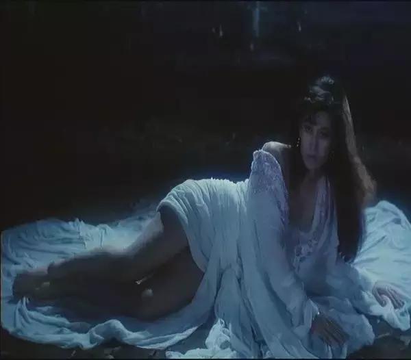 和王小凤并称鬼后，最美女僵尸，如今幸福美满