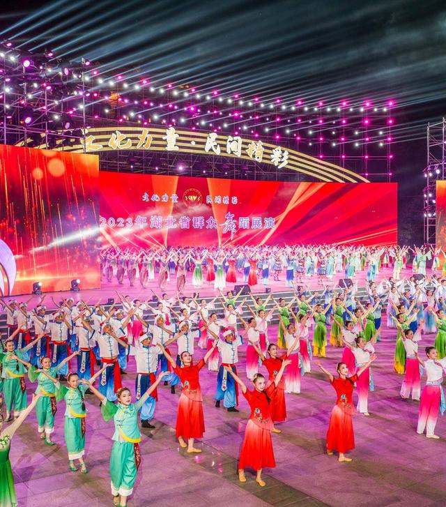 家门口看戏 校园里学戏！一家戏迷捧出12岁小武旦