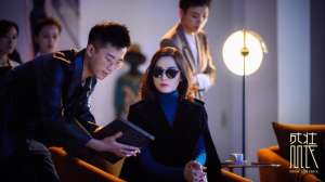 袁咏仪电视剧(职场悬疑剧《盛装》今晚开播 宋佳袁咏仪交锋胜负难分)