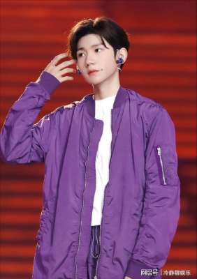 与我同行(七一晚会究竟是哪三位“王炸”同台演唱《与我同行》)