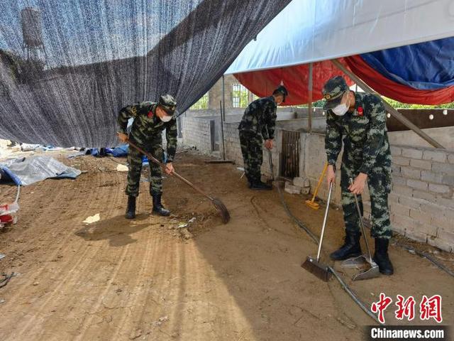 福建漳州：来自武警战士的重阳节陪伴