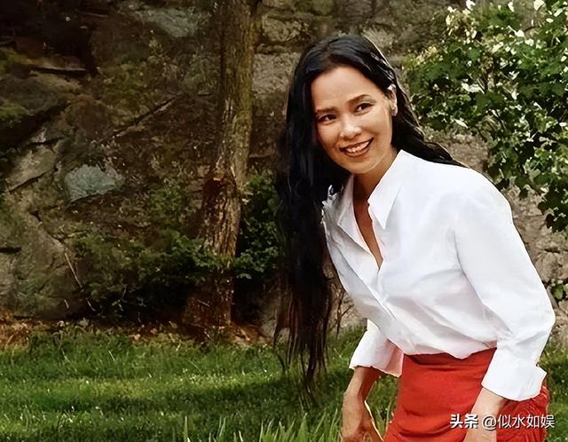 61岁韦唯近况,自曝车祸脊柱断裂,深山隐居10年,洋人前夫已离世