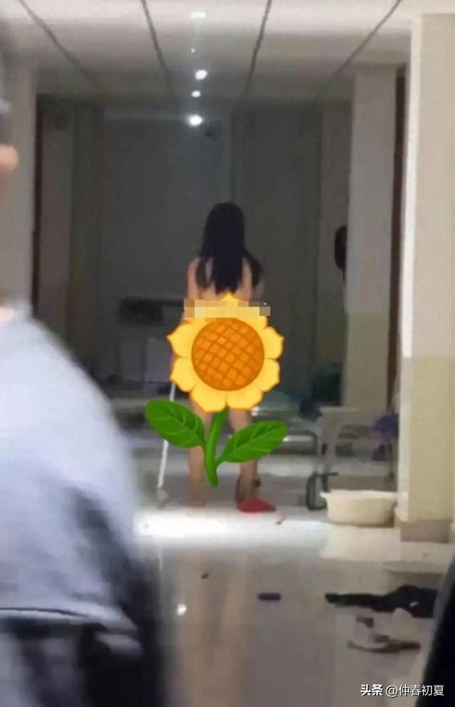 女子裸体进入男生宿舍！一丝不挂在楼道里大闹，现场画面太辣眼