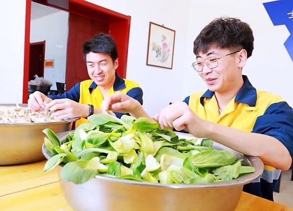 他们在沙漠里实现了“果蔬自由”