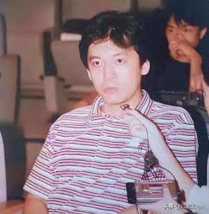 何政军(演员何政军：娶了初恋为妻，婚后生一女，如今咋样了？)