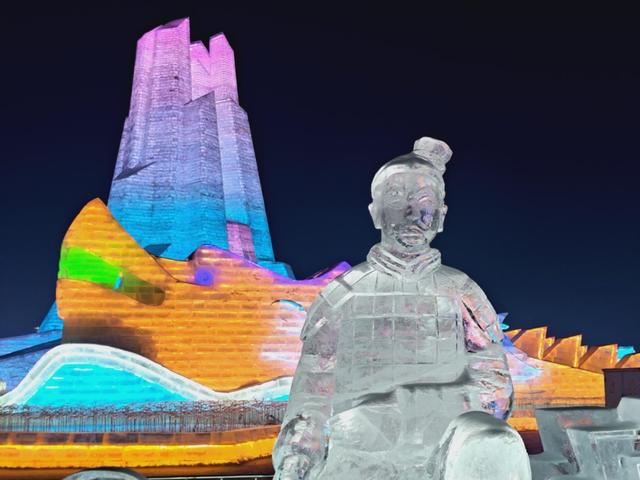古今“相聚”秦俑情!哈尔滨冰雪大世界“冰”马俑完工