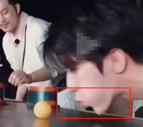 蔡徐坤颜值也崩了？下巴外翻角度显奇怪，线条诡异被指撞脸刘梓晨