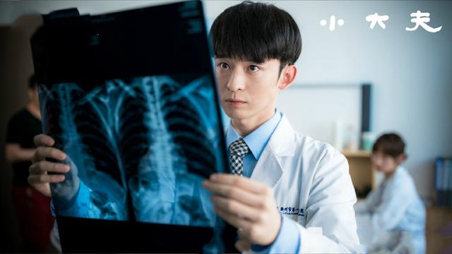 《小大夫》首播，剧情飞快，董子健张嘉倪爆笑演绎，剧情略悬浮