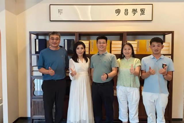 市场走访、品牌连接、会客厅建设……火红八月，未来酱步履不停