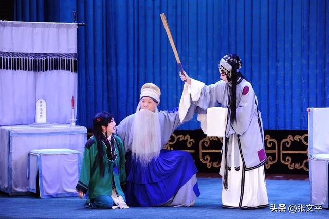 传统剧目《双官诰》中的“官诰”是指什么?