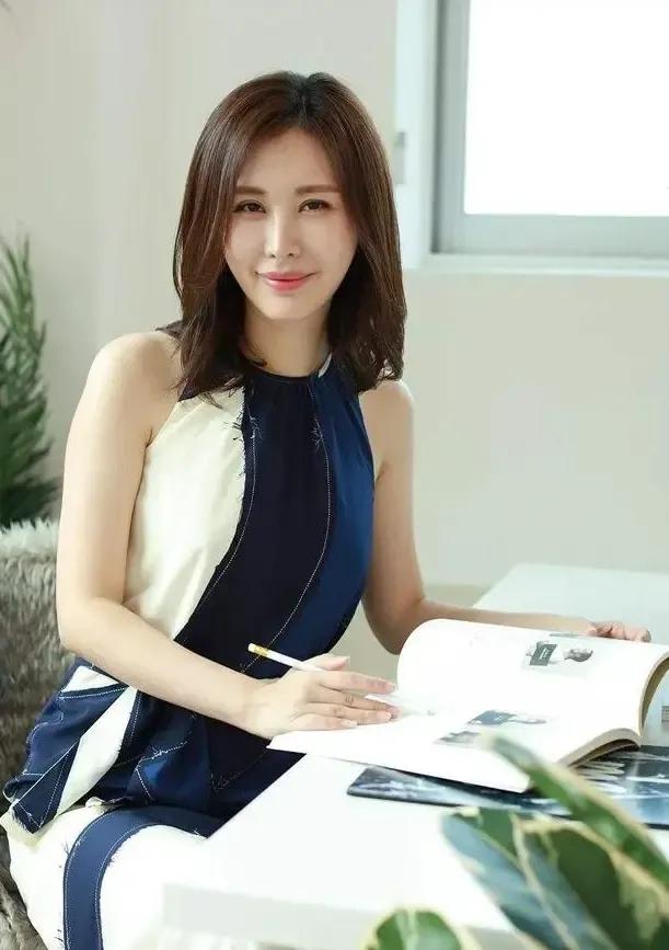 王的女人”田朴珺：曾被汤臣一品少爷抛弃，却逆袭成万科老板娘