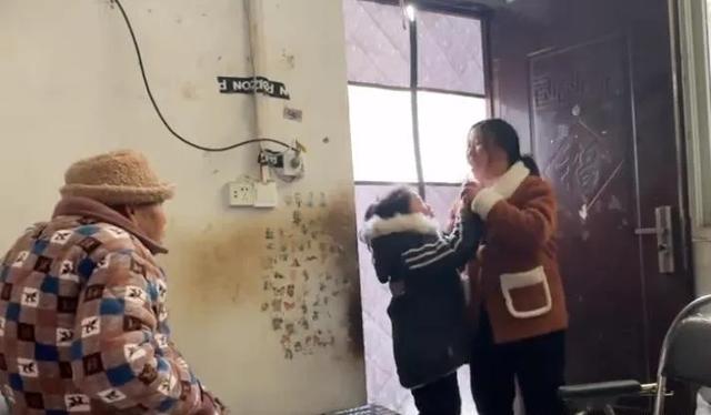 一个90后女孩的崩溃与坚持：她用十年换来一句“对不起”