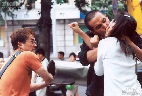 女大学生误入“泥潭”,却患上人质综合症,结局令人咋舌...