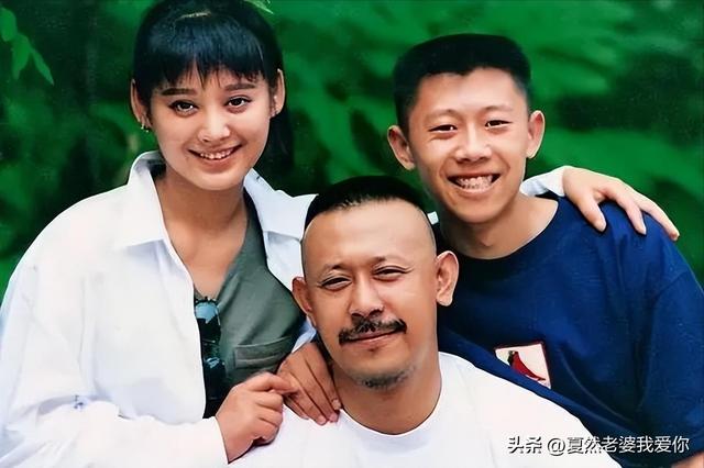 周韵：嫁大15岁二婚姜文，生俩儿子不被认可，18年后却成全家团宠