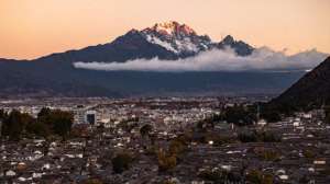 停车场(众多旅游城市宣布春节提供免费停车，机关企事业单位停车场对外开放)