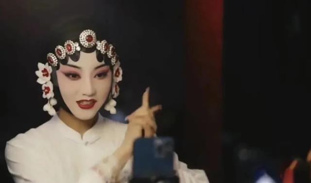 再次美爆出圈！她藏不住了……