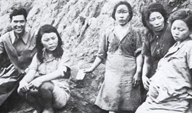 1男7女被遗忘在孤岛,8年后才被美军巡查船解救,8人已变成35人!