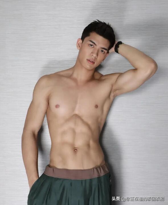 泰国娱乐圈最火健身狂人JossWayar：身材堪称“古希腊雕塑男神”