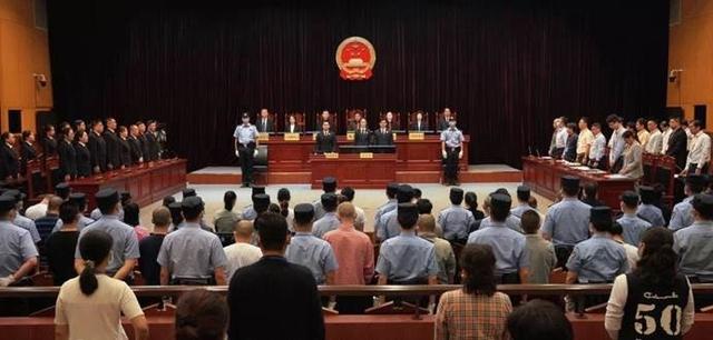 沪上涉黑大案宣判，政法委书记法院院长充当保护伞