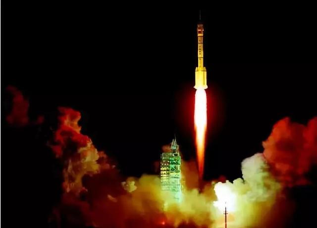 百年瞬间丨“神舟”四号飞船成功返回