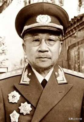 张云逸(年长毛主席一岁的大将军——张云逸)