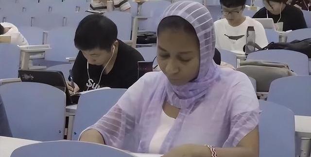 2004年，肯尼亚女孩找到大使馆，自称郑和水手后裔，引起轩然大波