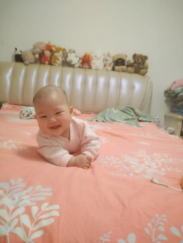 24.10.28日～11.25日，趴，翻身翻地下，叫妈妈