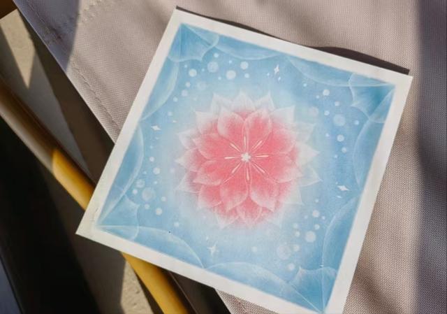 符月华有暗恋的男生,称他是“高中为数不多的光”,只能偷偷的爱