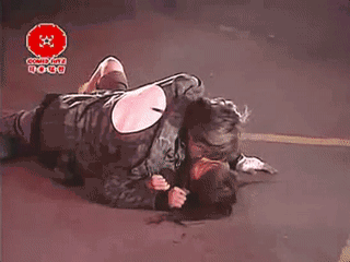 车祸后躺在地上吻，拔掉氧气管还要吻，国产剧花式吻戏智商在哪？