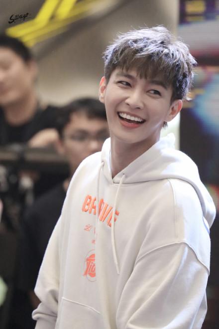 王菲15岁改名，言承旭本名廖洋震，炎亚纶安以轩伍佰其实都姓吴