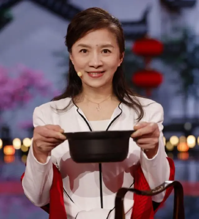 迟蓬：和倪萍是好闺蜜，与丈夫相爱40年，如今因《小巷人家》爆红