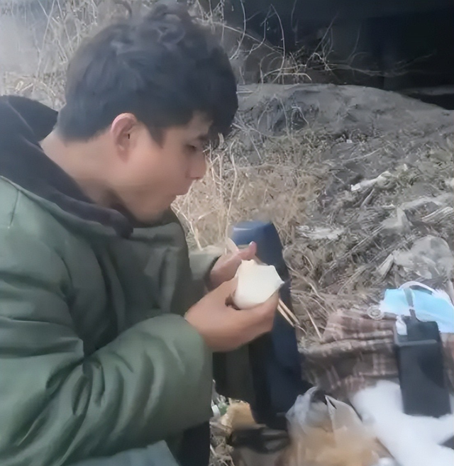 负债百万露宿街头、离婚、锒铛入狱，星光大道草根歌手现状太落魄