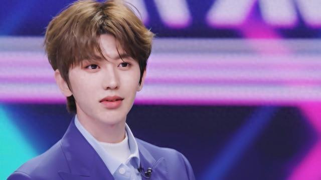 蔡徐坤颜值也崩了？下巴外翻角度显奇怪，线条诡异被指撞脸刘梓晨