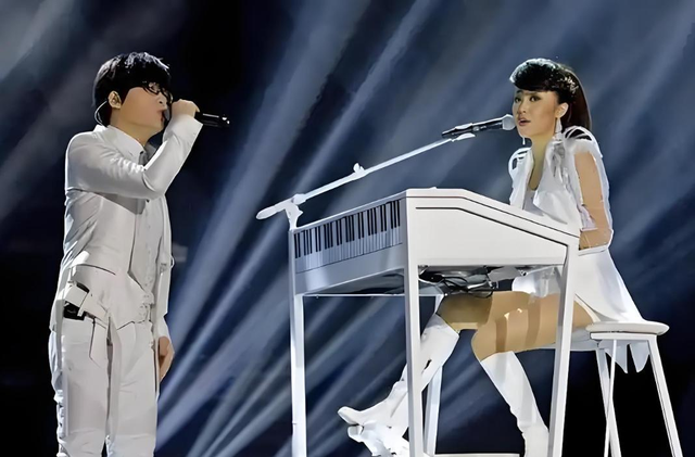 负债百万露宿街头、离婚、锒铛入狱，星光大道草根歌手现状太落魄