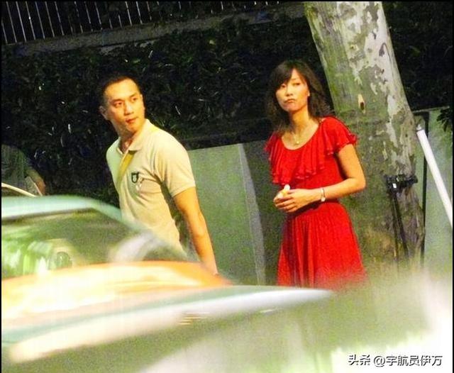 她私生活有多混乱？和成龙深夜醉酒后激吻，著名作家不惜为其离婚