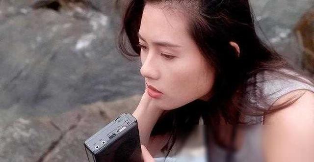 《蜜桃成熟时》：30年后，这部香港电影经典凭什么打动人心？