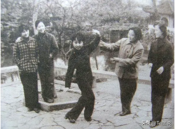 “阿庆嫂”扮演者洪雪飞:52岁不幸命丧新疆山沟,丈夫这样怀念她