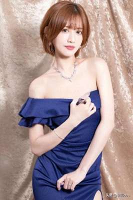 希岛爱理(希岛爱理蓝色开叉裙：时尚界的惊艳一瞥，优雅与性感的完美碰撞)