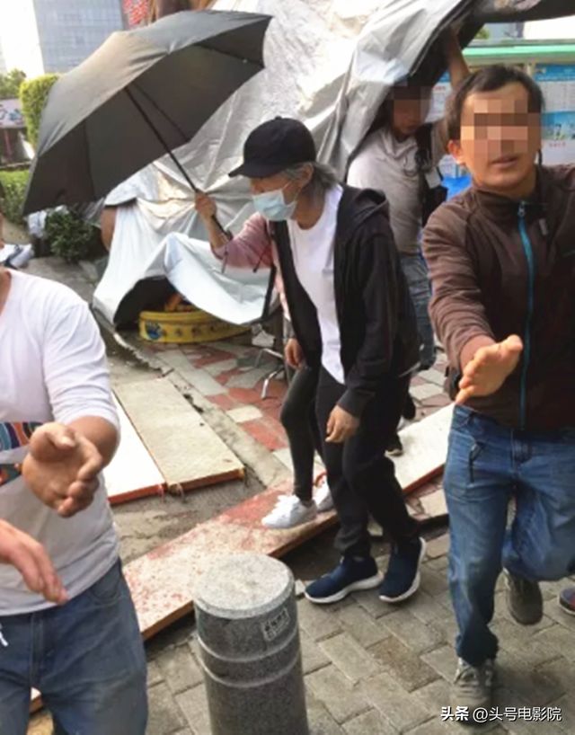 周星驰吹箫,想加入五月天!和周杰伦林俊杰互动,真要进军歌坛?