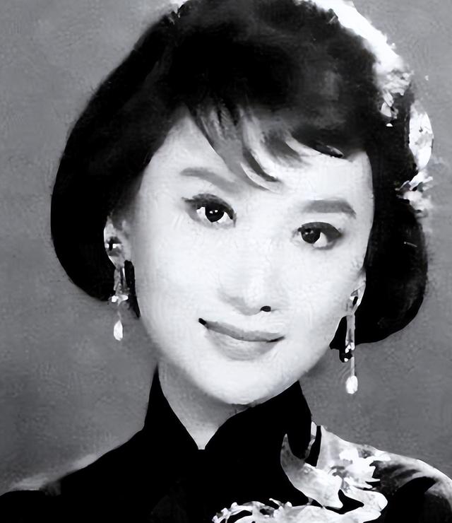他为娶小三抛弃相伴23年妻子，儿子因此离开世界，前妻孤独终老