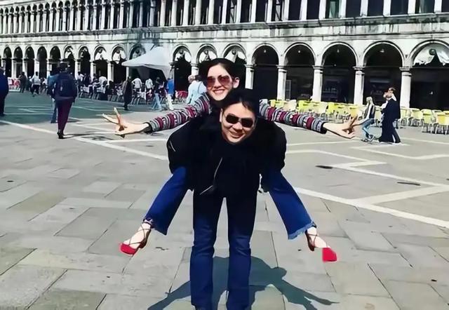 刘强东的三段感情经历和他背后的女人们