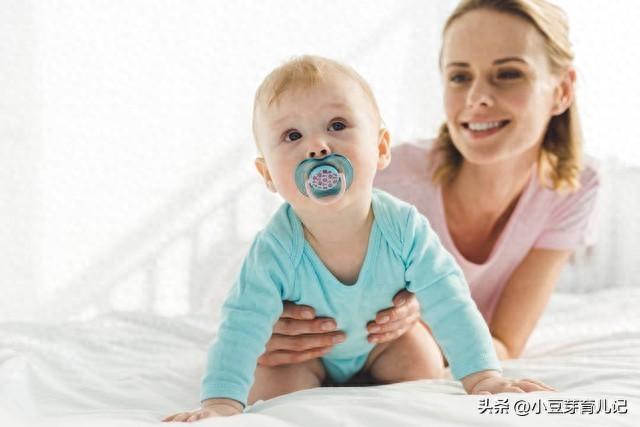 宝宝过度使用安抚奶嘴不仅容易变丑，还会影响健康，建议尽快戒掉