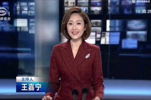 央视美女主持人王嘉宁：29岁嫁人，老公年轻帅气，爱情事业双丰